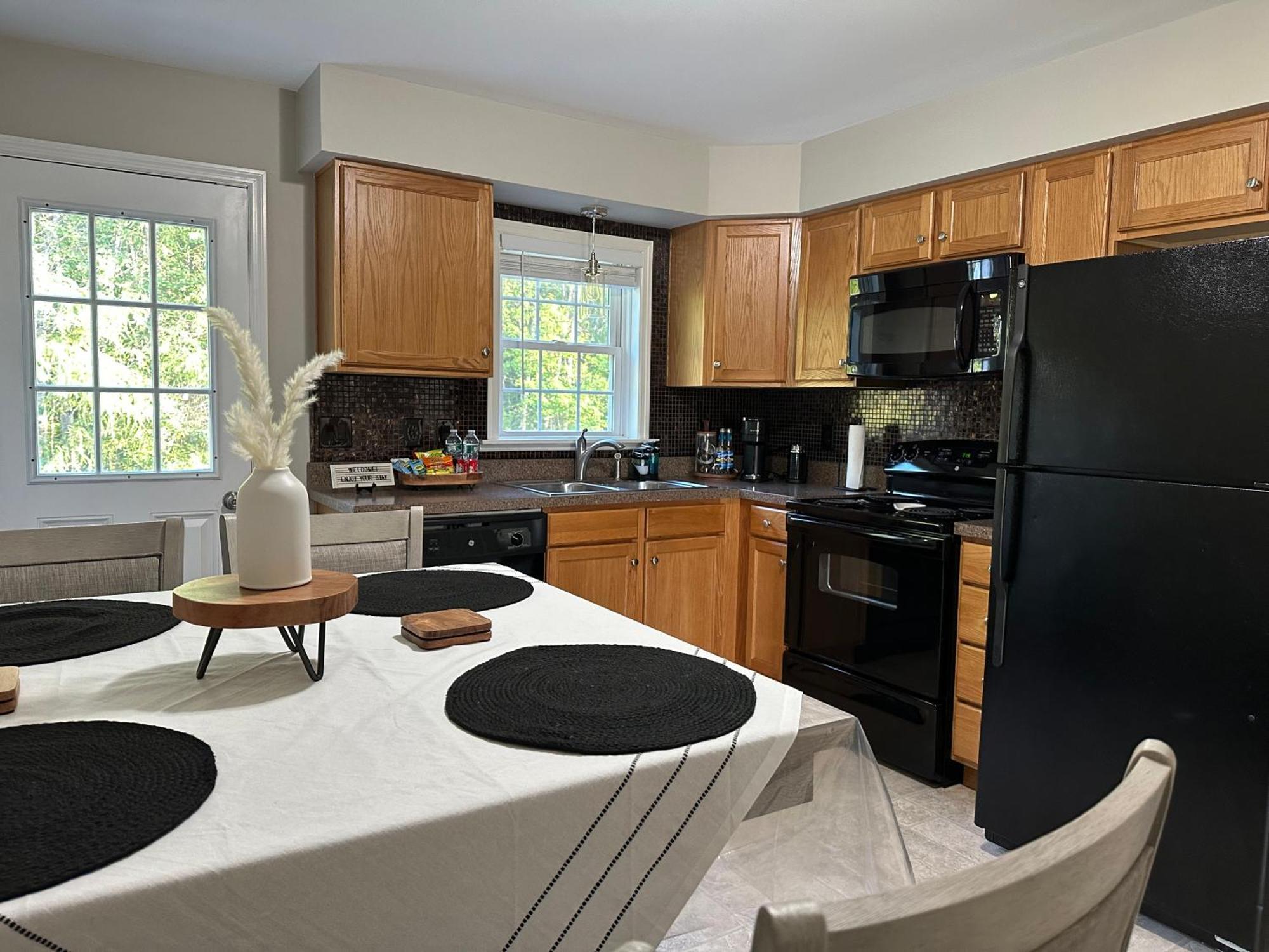 Hidden Oasis, Duplex A. Close To Almost Everything Holiday home